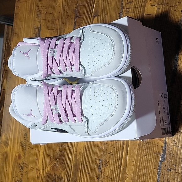 womens jordan retro low